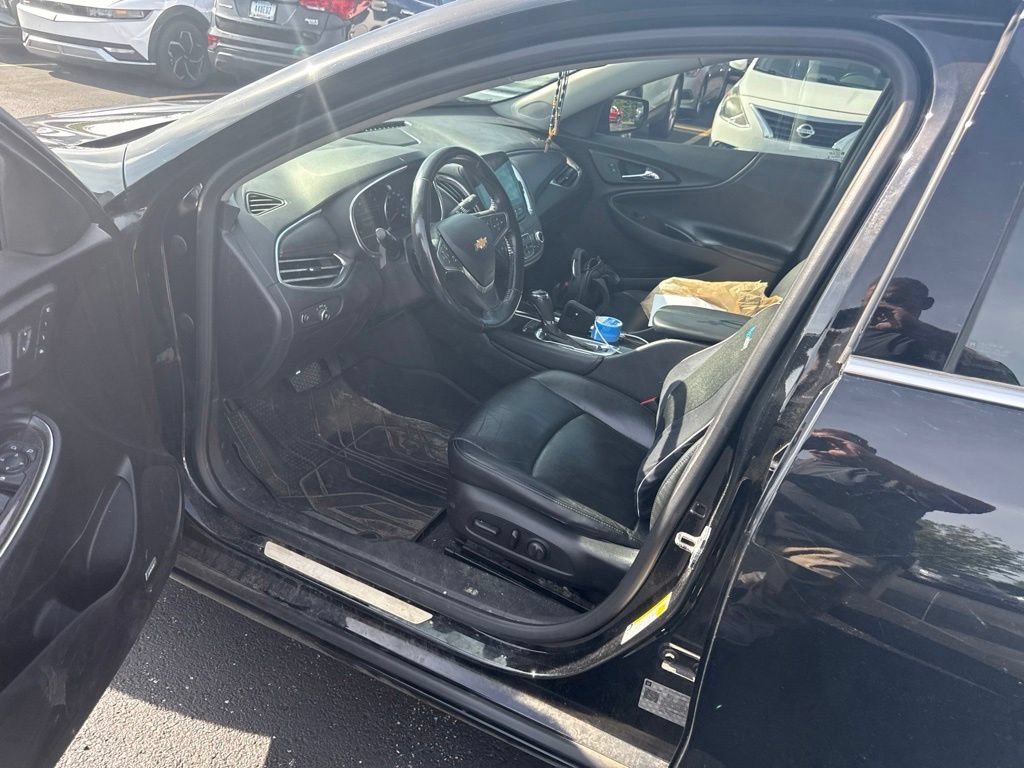 Used 2018 Chevrolet Malibu Premier w/ Premier Sun and Wheel Package FWD image 17