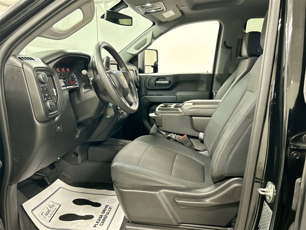 Used 2020 Chevrolet Silverado 2500 Custom w/ Custom Value Package image 9