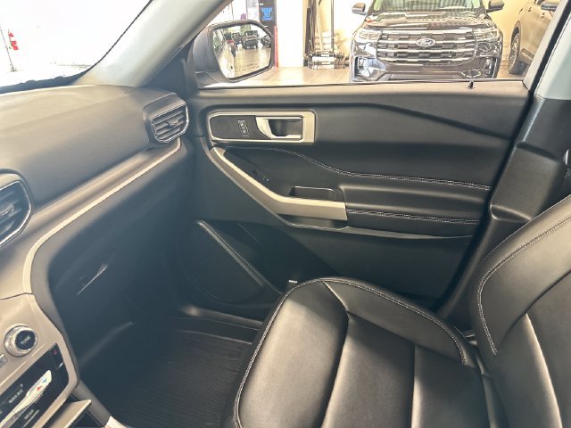 Used 2023 Ford Explorer XLT w/ Equipment Group 202A AWD/4WD image 28