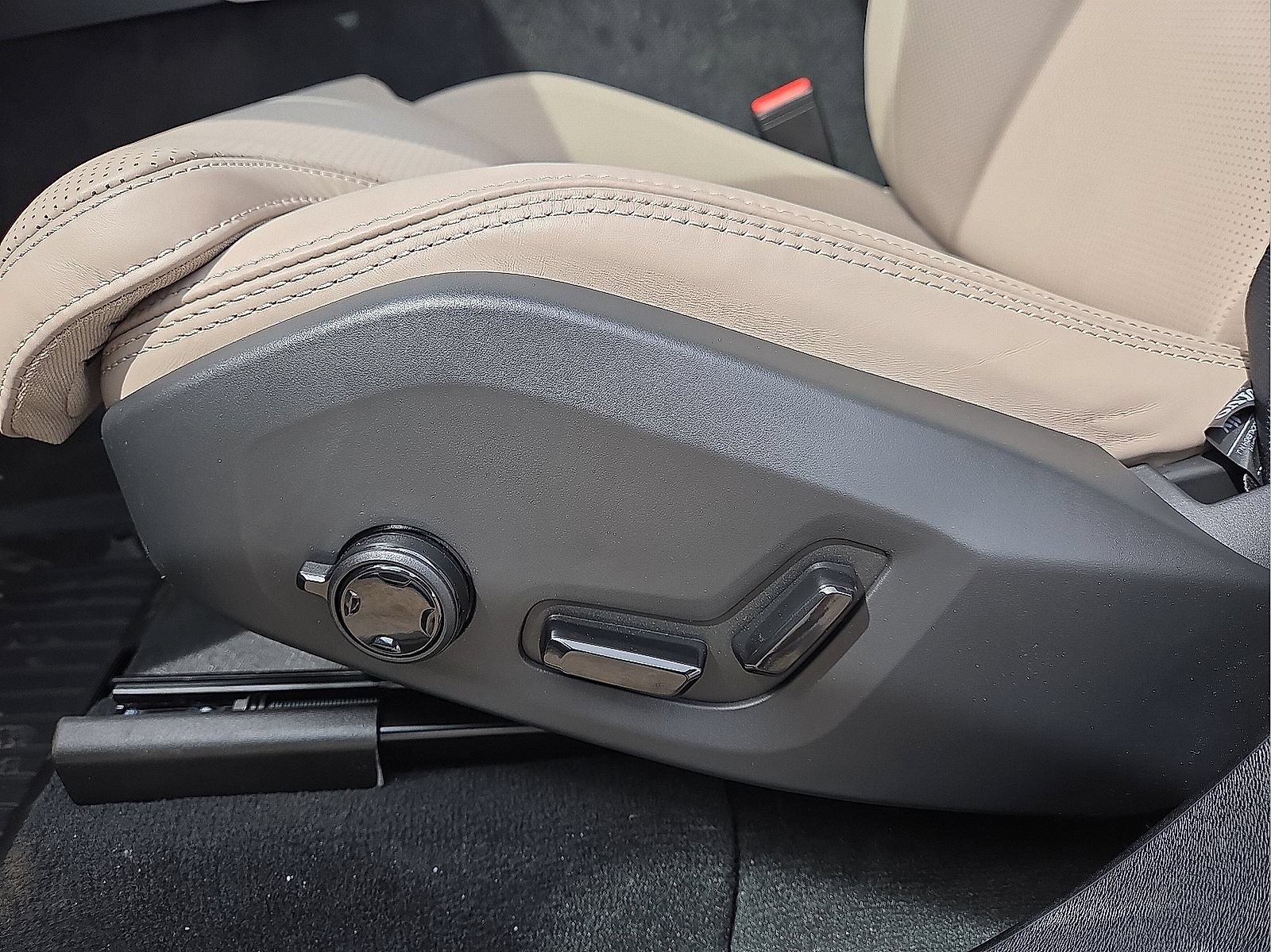 New 2026 Volvo XC90 B6 Ultra w/ Protection Package AWD/4WD image 23