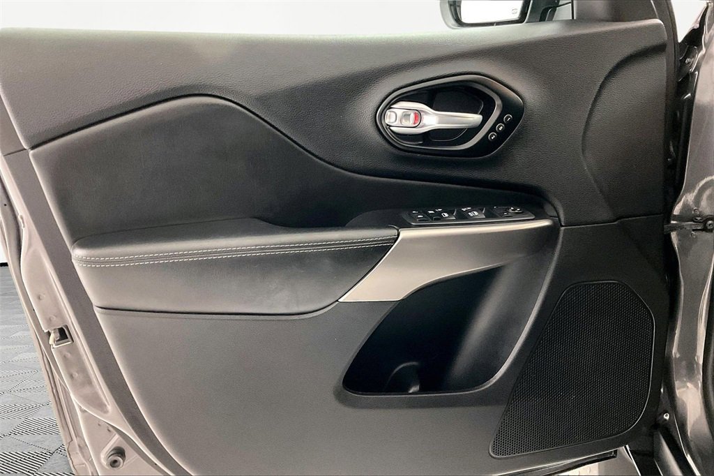 Used 2021 Jeep Cherokee Limited w/ Elite Package image 17