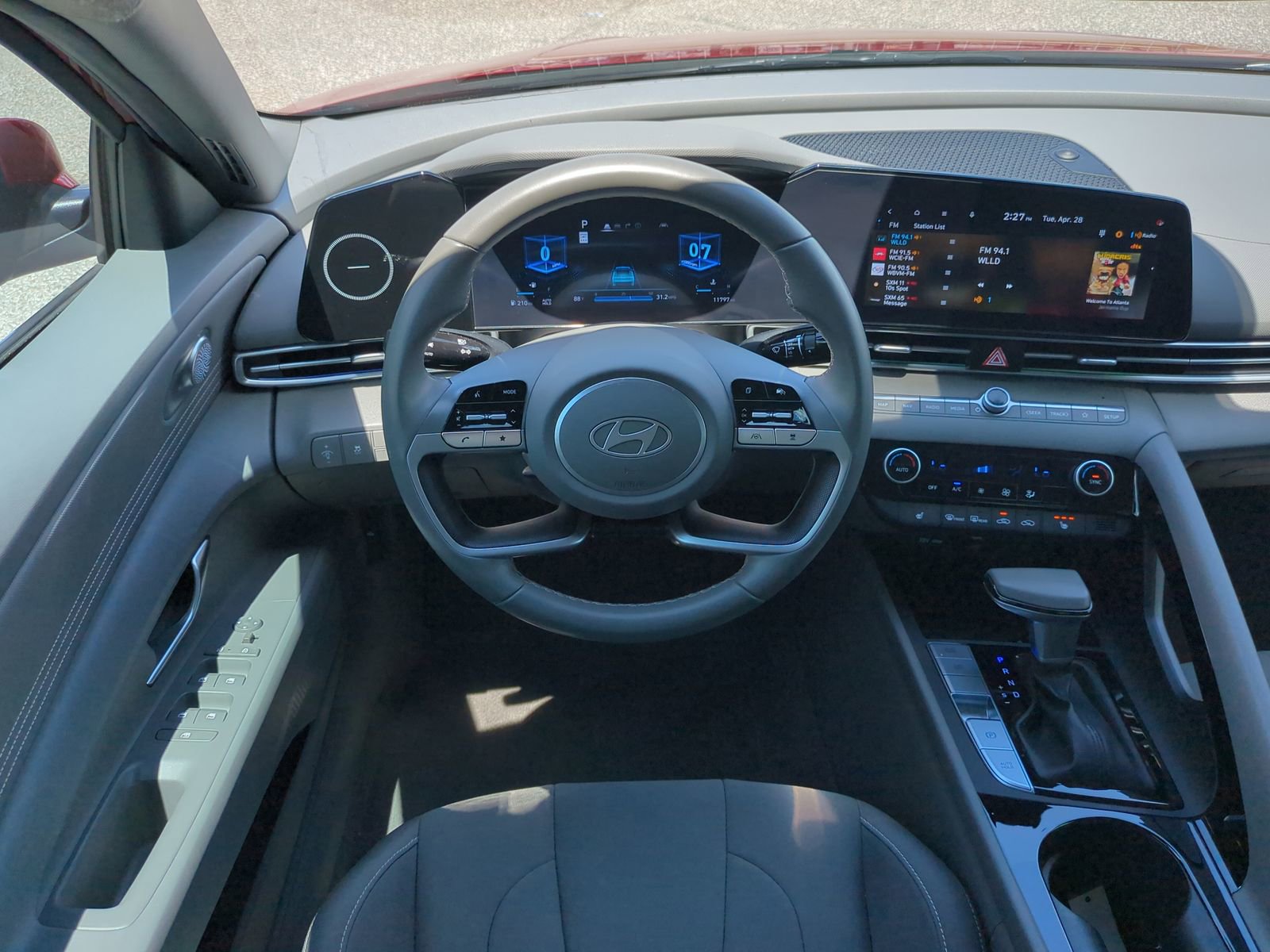 Certified 2025 Hyundai Elantra SEL FWD image 17