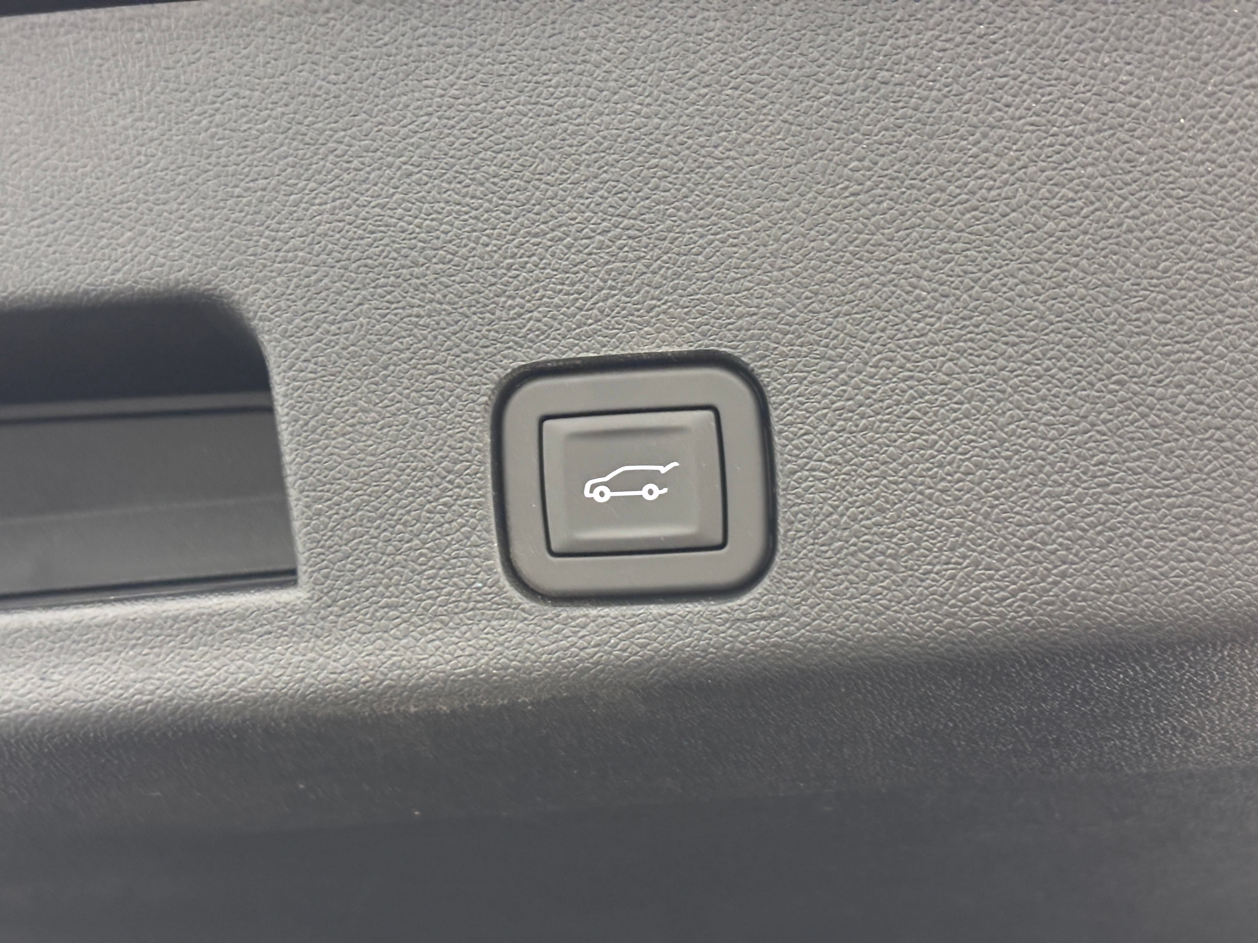 New 2026 GMC Acadia Denali Ultimate w/ LPO, Floor Liner Package AWD/4WD image 15