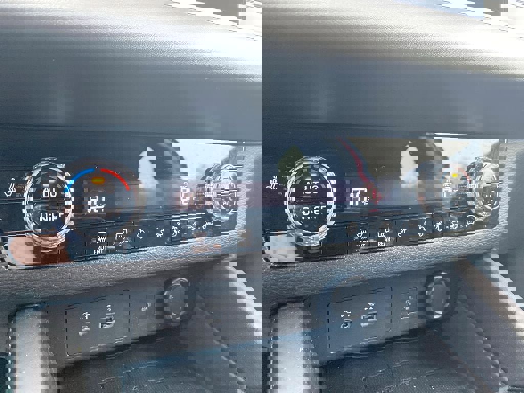 Used 2022 Mitsubishi Outlander SE image 27