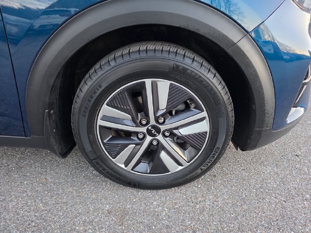 Certified 2022 Kia Niro LXS FWD image 12
