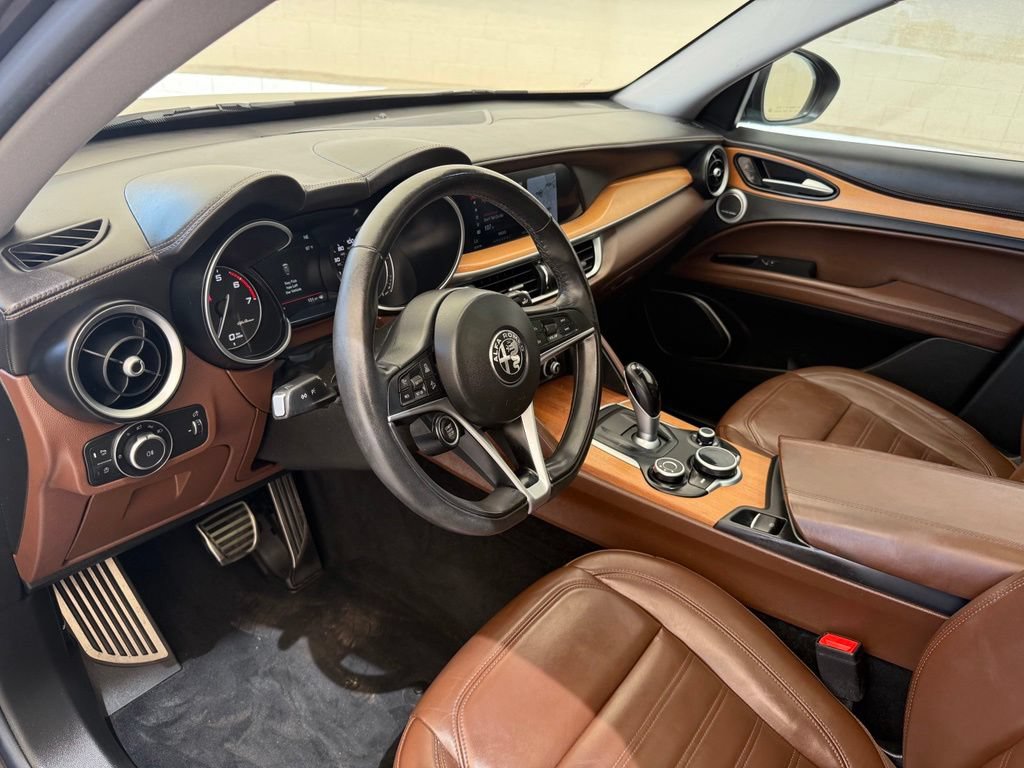 Used 2019 Alfa Romeo Stelvio Ti Lusso w/ Quick Order Package 22X Lusso AWD/4WD image 30
