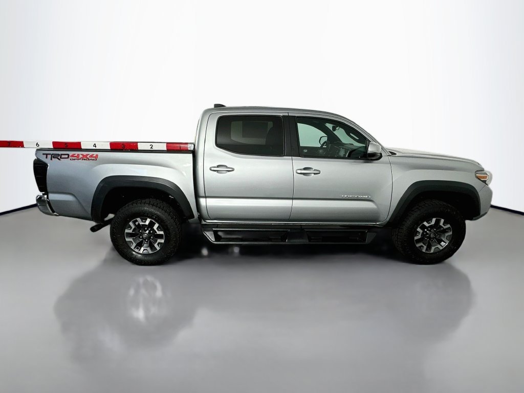 Used 2022 Toyota Tacoma TRD Off-Road AWD/4WD image 8