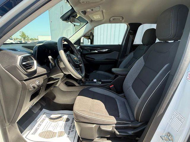 Used 2025 Chevrolet TrailBlazer LT AWD/4WD image 7