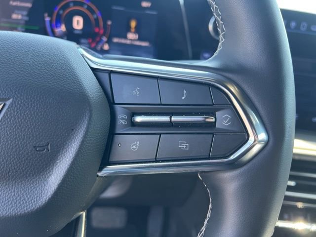 Used 2025 Chevrolet Traverse LT AWD/4WD image 16