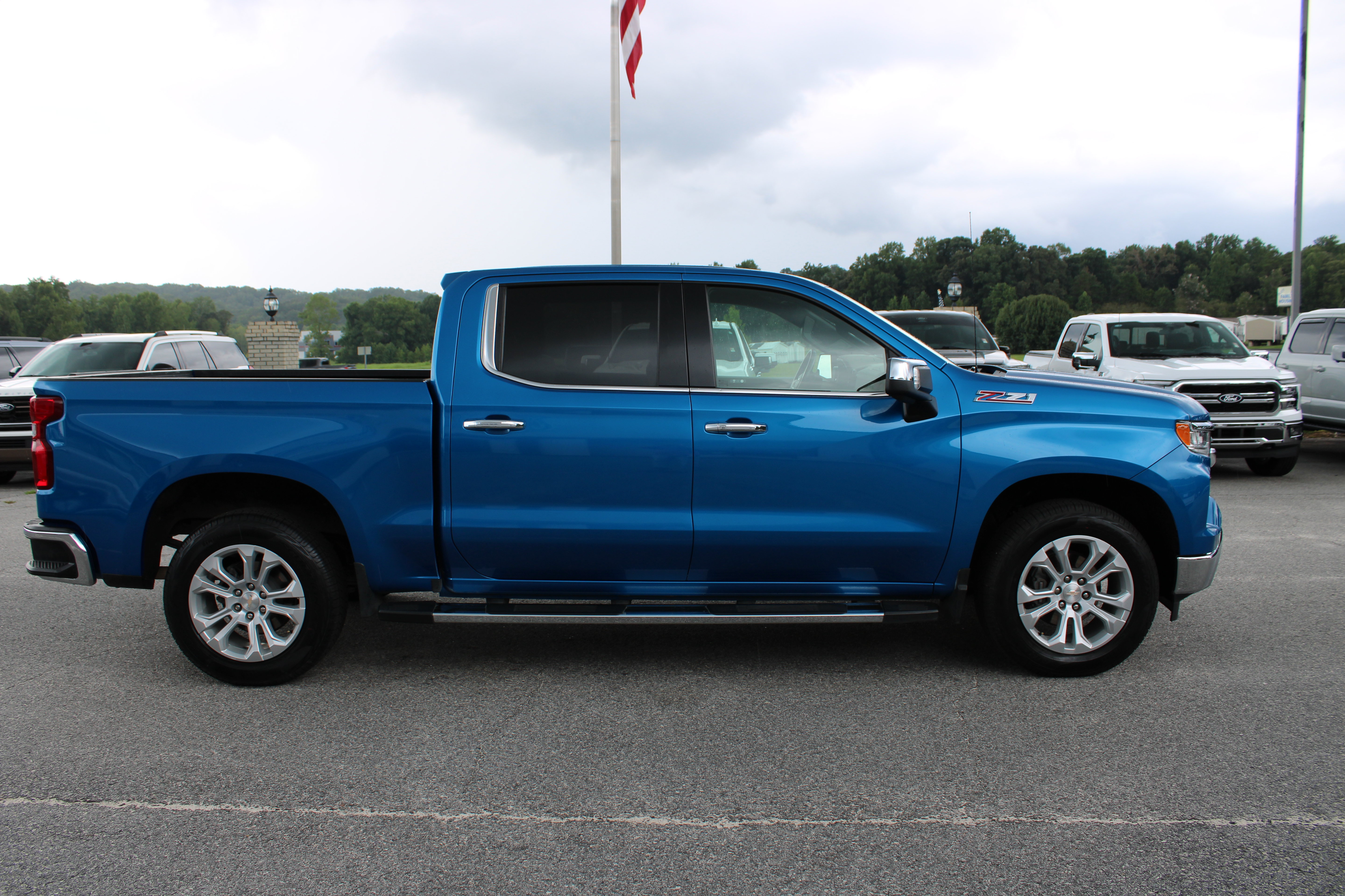 Used 2022 Chevrolet Silverado 1500 LTZ AWD/4WD image 5