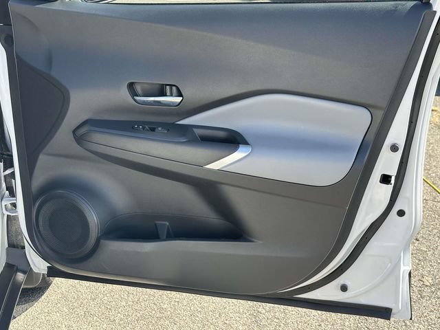 Used 2023 Nissan Kicks SR w/ SR Premium Package FWD image 8