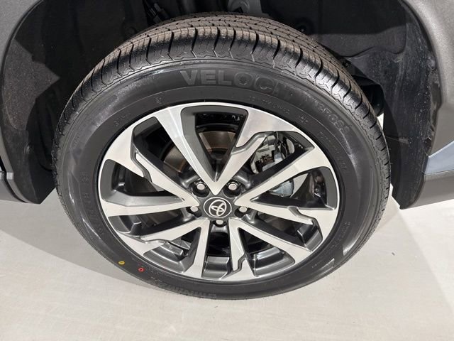 Used 2023 Toyota Corolla Cross XLE image 9
