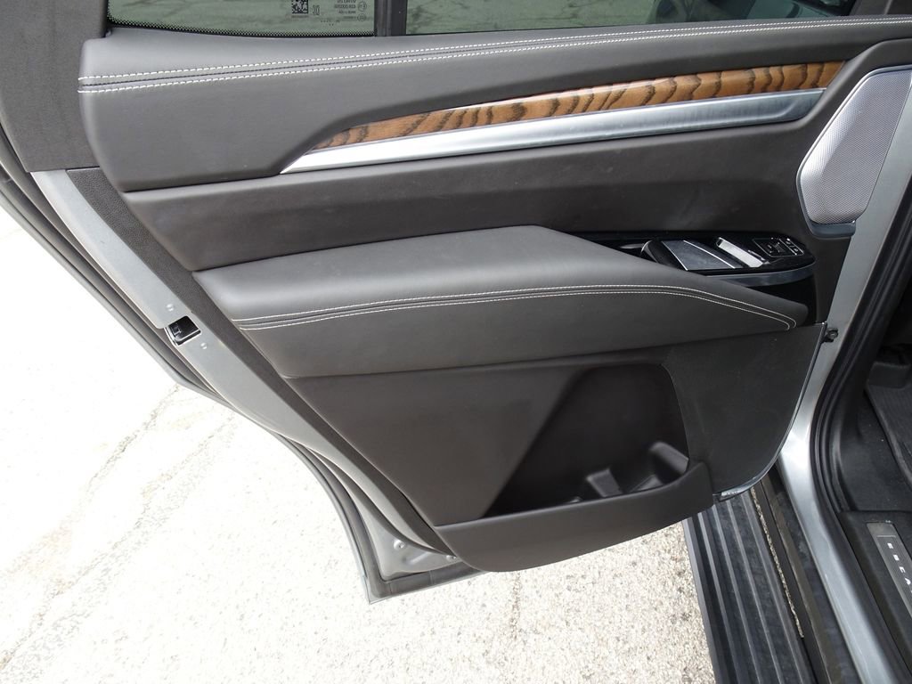 Certified 2025 Cadillac Escalade Sport Platinum w/ LPO, Floor Liner Package image 17