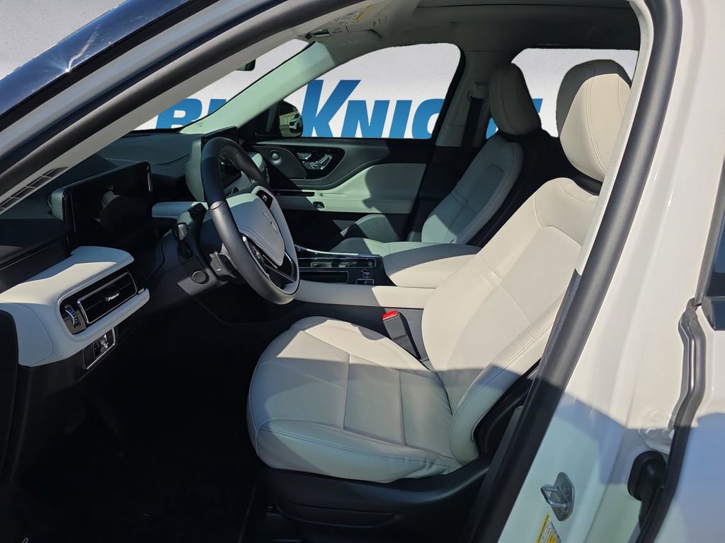 Used 2025 Lincoln Aviator AWD w/ Jet Appearance Package image 9