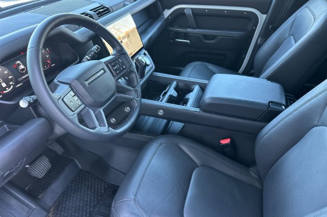 Certified 2026 Land Rover Defender 110 X-Dynamic SE AWD/4WD image 9