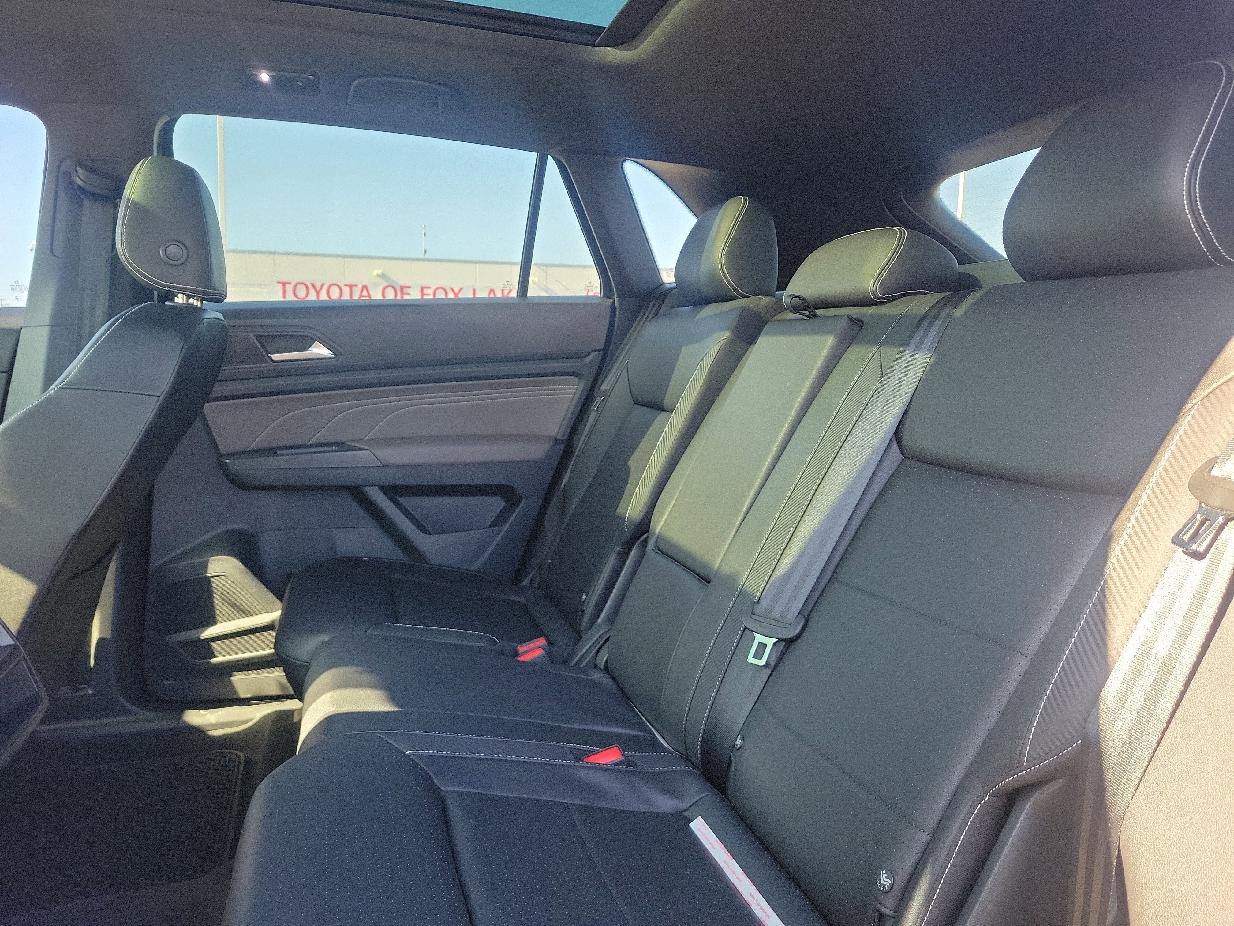 Used 2023 Volkswagen Atlas Cross Sport SEL R-Line image 9