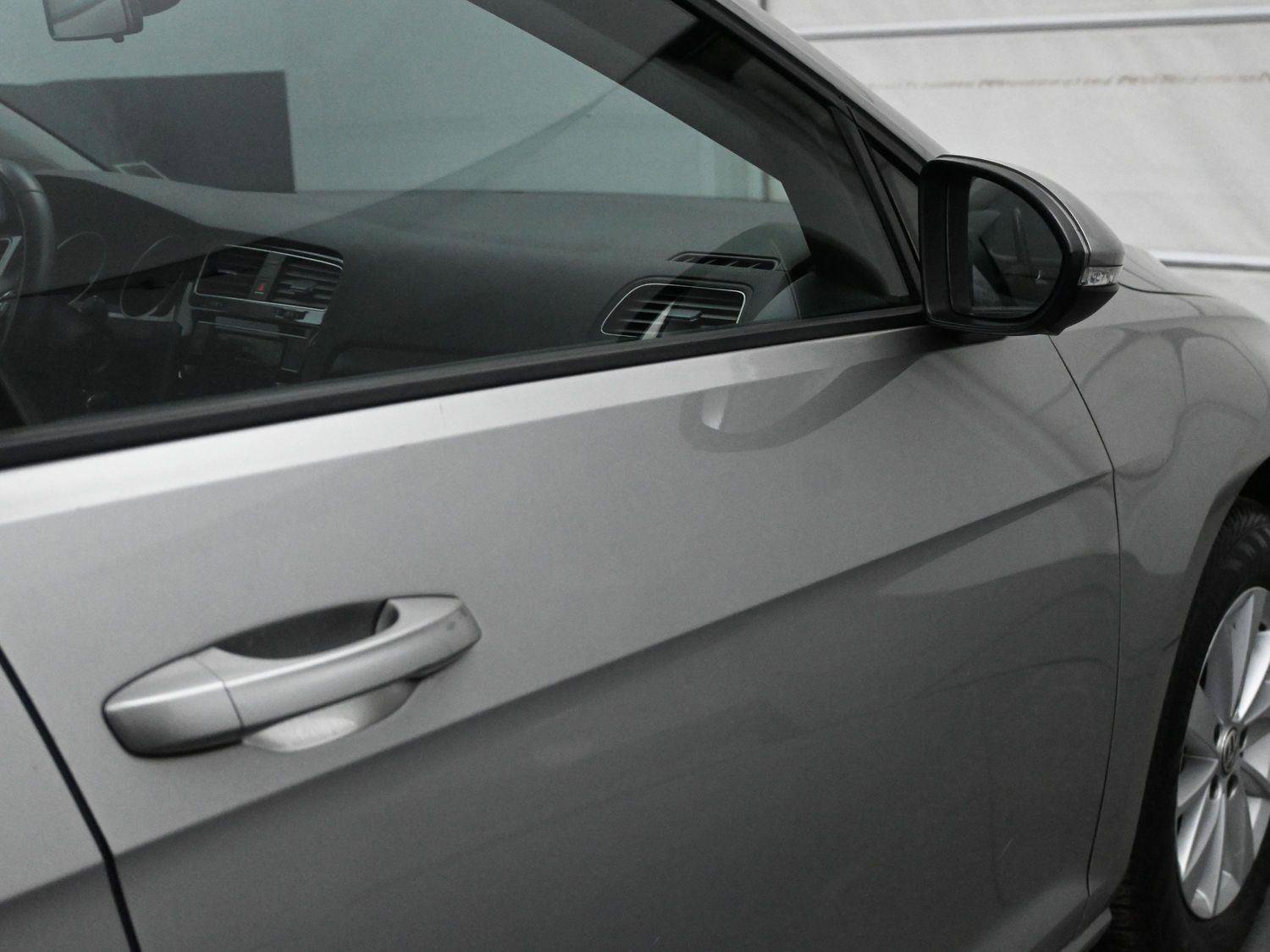 Used 2018 Volkswagen Golf S image 15