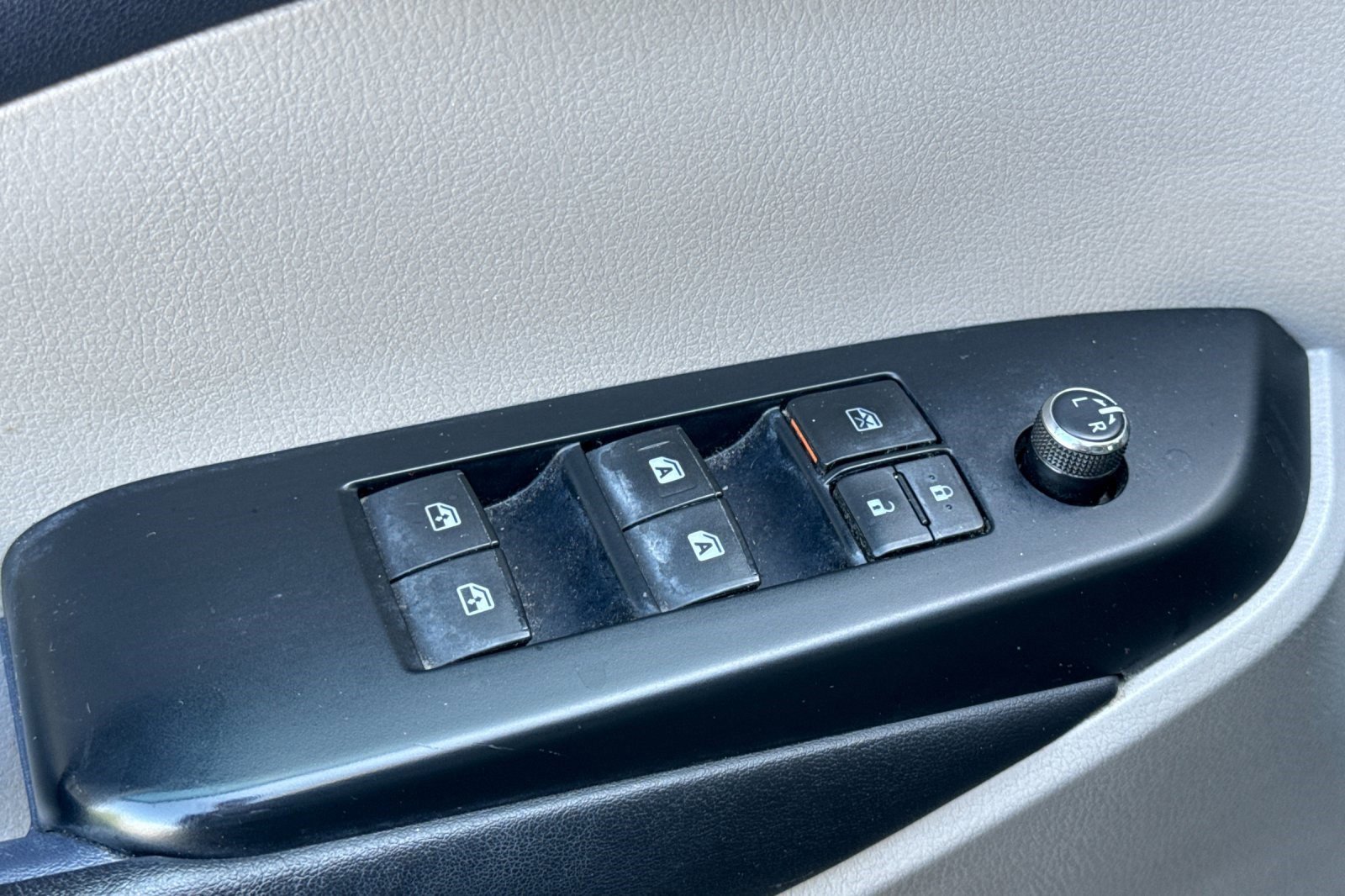 Used 2016 Toyota Highlander XLE AWD/4WD image 12