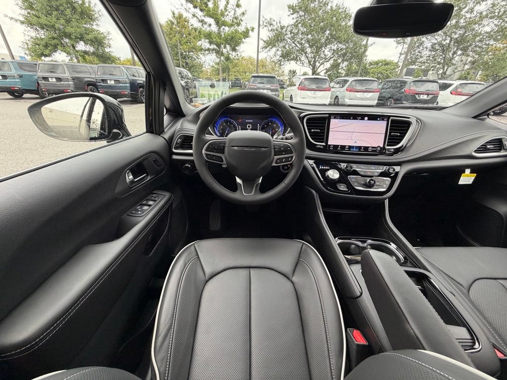 New 2027 Chrysler Pacifica Limited FWD image 13