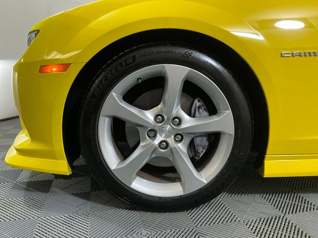 Used 2015 Chevrolet Camaro SS RWD image 24