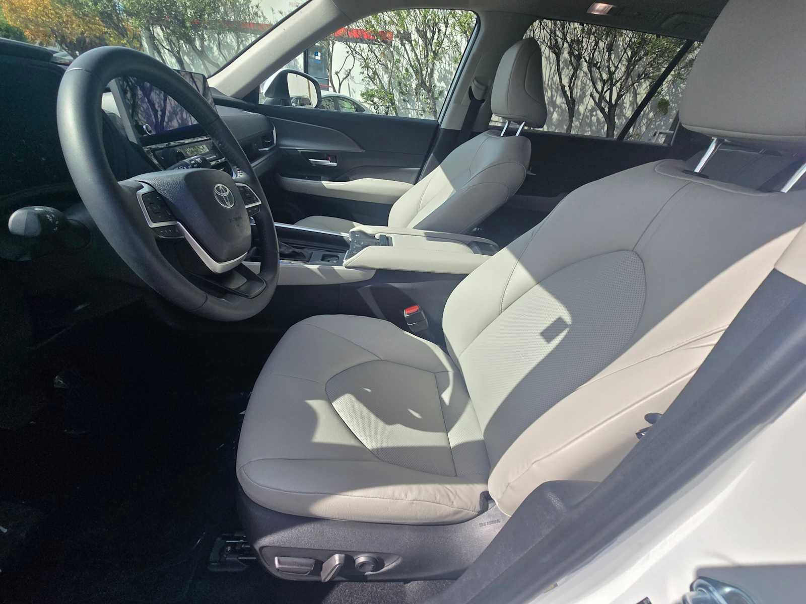 Used 2024 Toyota Grand Highlander XLE image 25