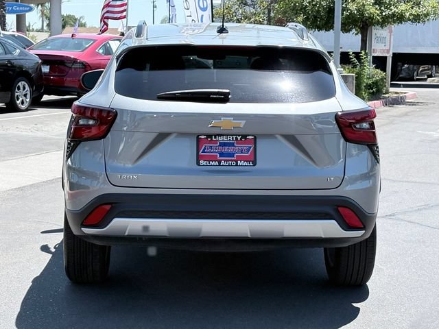 Used 2025 Chevrolet Trax LT FWD image 6