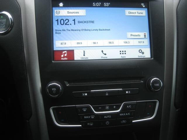 Used 2018 Ford Fusion SE w/ Fusion SE Technology Package image 20