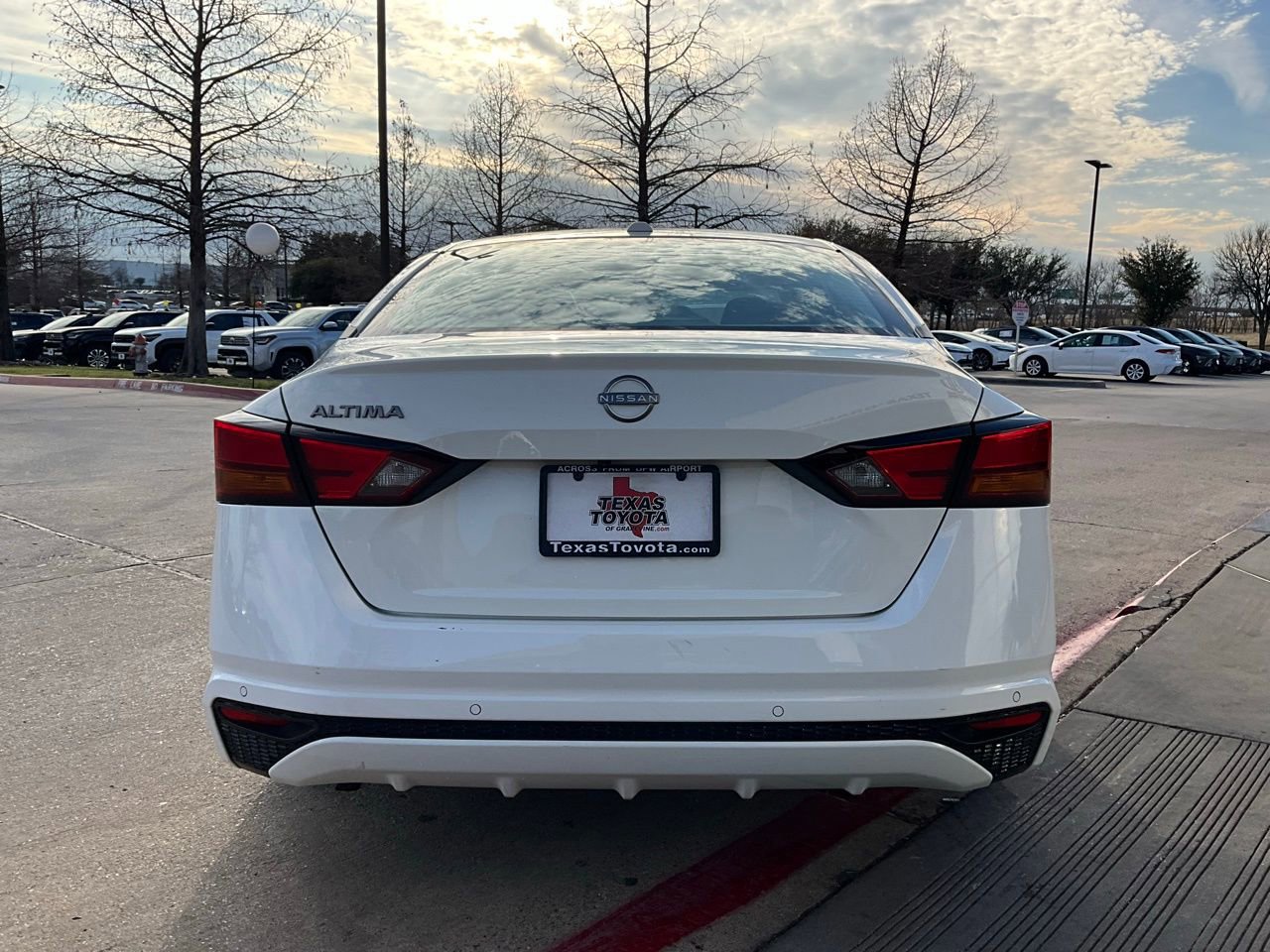 Used 2025 Nissan Altima 2.5 SV image 7