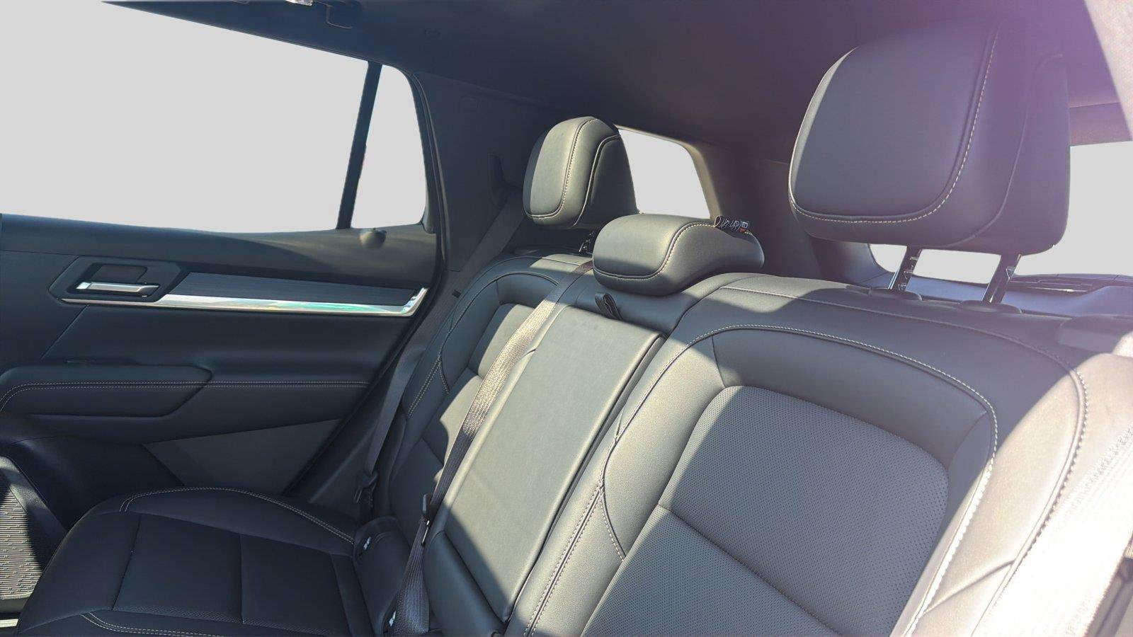 New 2027 GMC Terrain Elevation w/ Elevation Premium Package AWD/4WD image 18