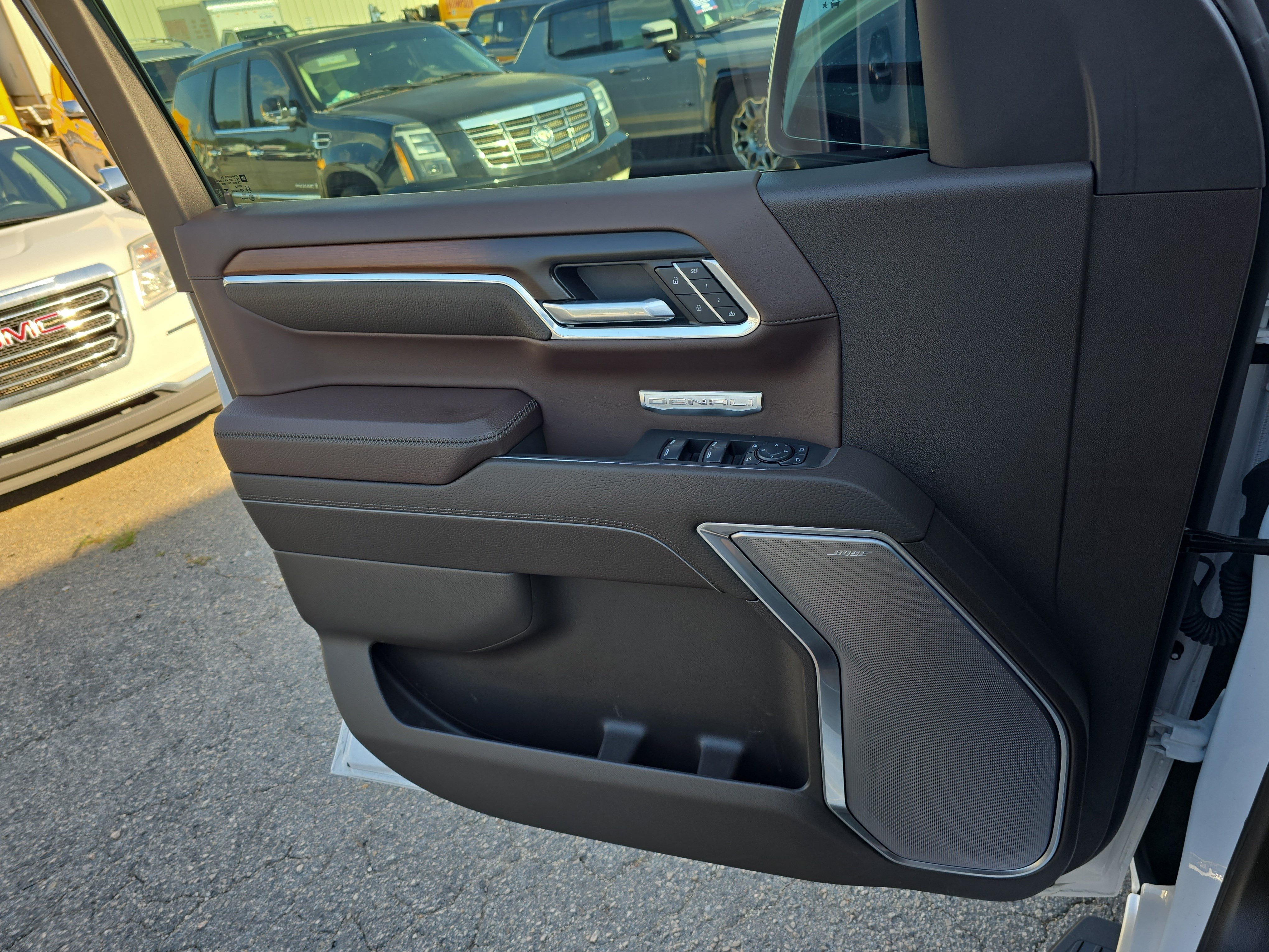 Used 2025 GMC Sierra 1500 Denali w/ Technology Package AWD/4WD image 28