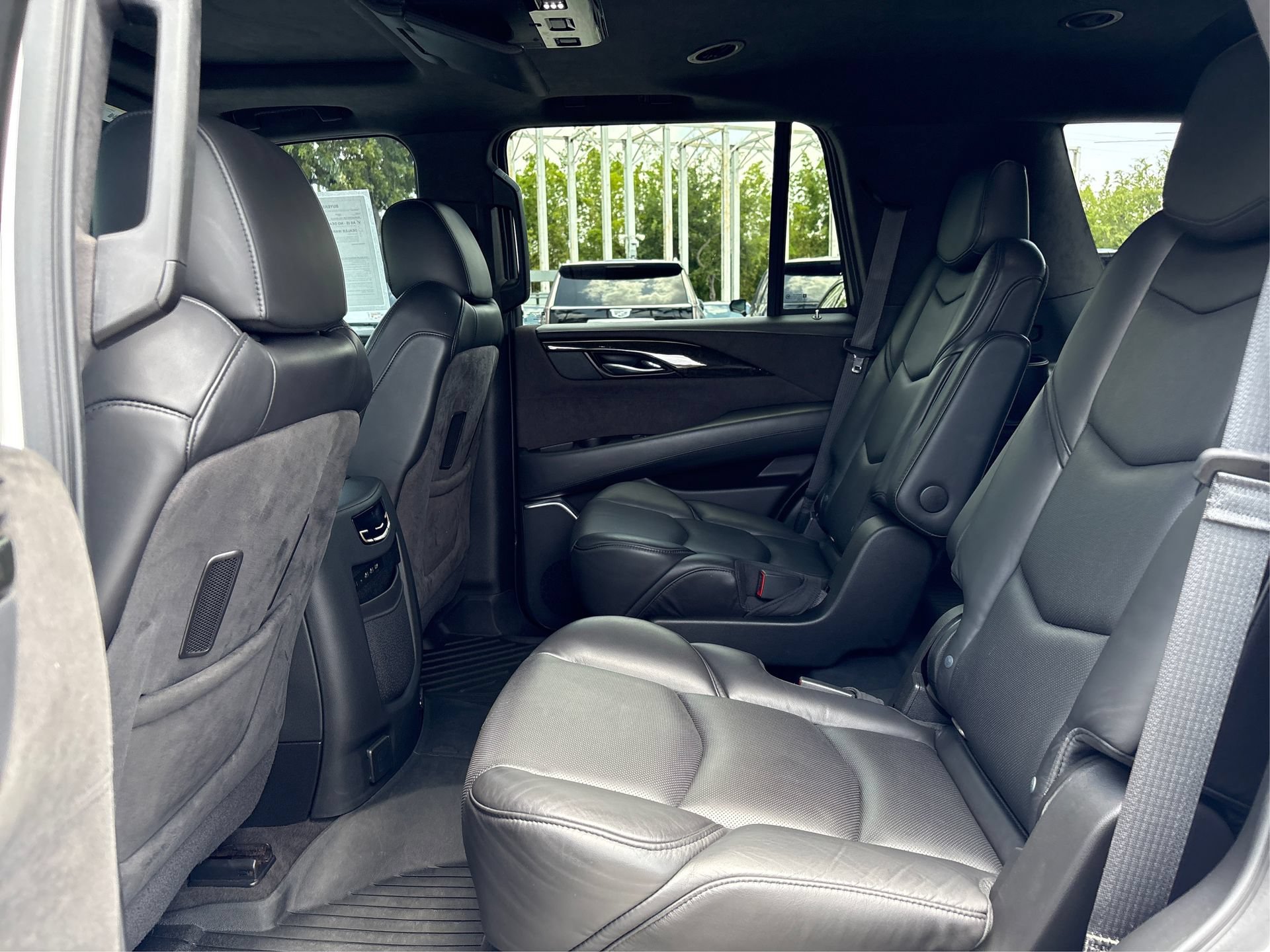 Used 2020 Cadillac Escalade Platinum RWD image 12