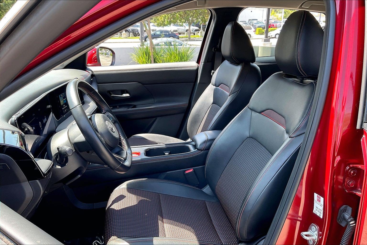Used 2025 Nissan Kicks SR FWD image 8