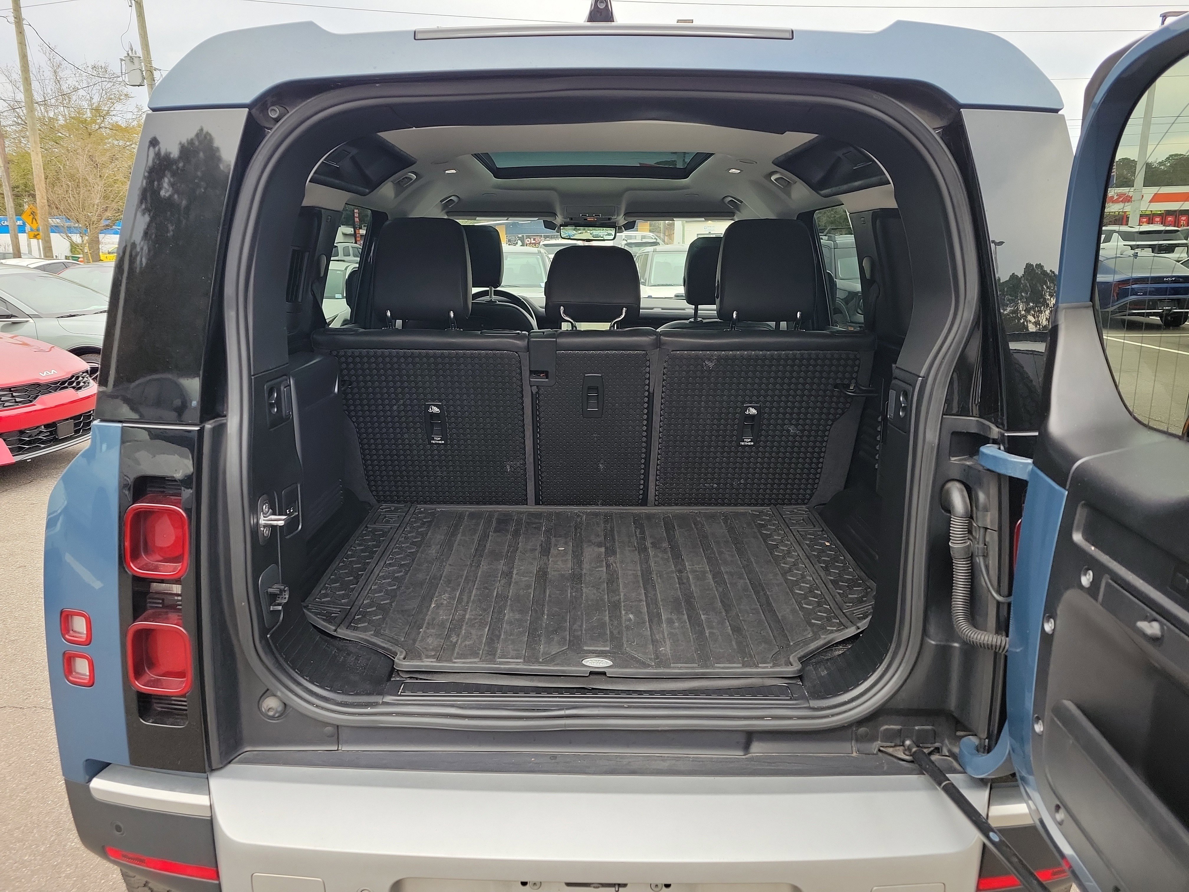 Used 2020 Land Rover Defender 110 SE image 14