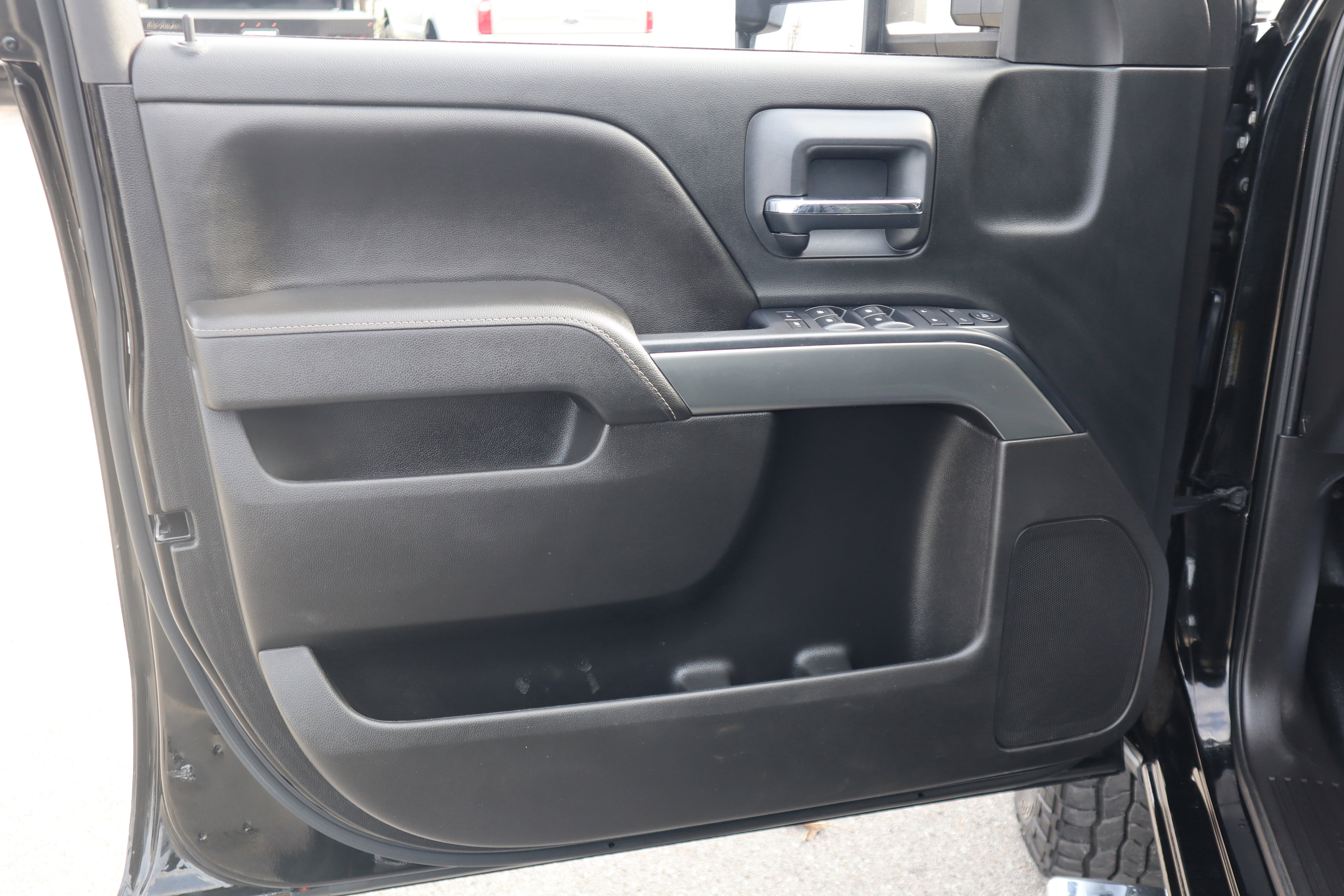 Used 2016 Chevrolet Silverado 2500 LT w/ LT Convenience Package image 22