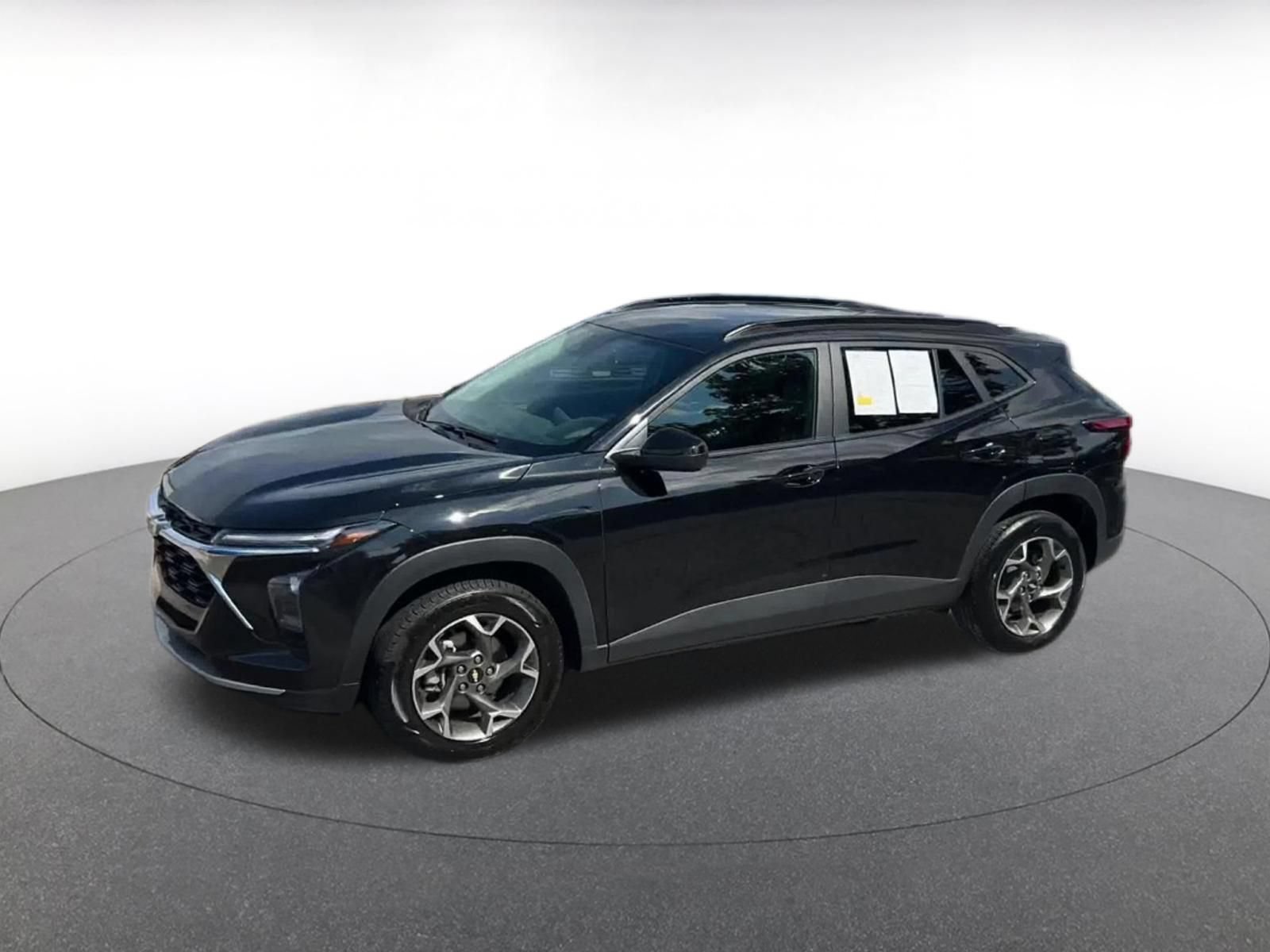 Used 2025 Chevrolet Trax LT w/ LT Convenience Package FWD image 8
