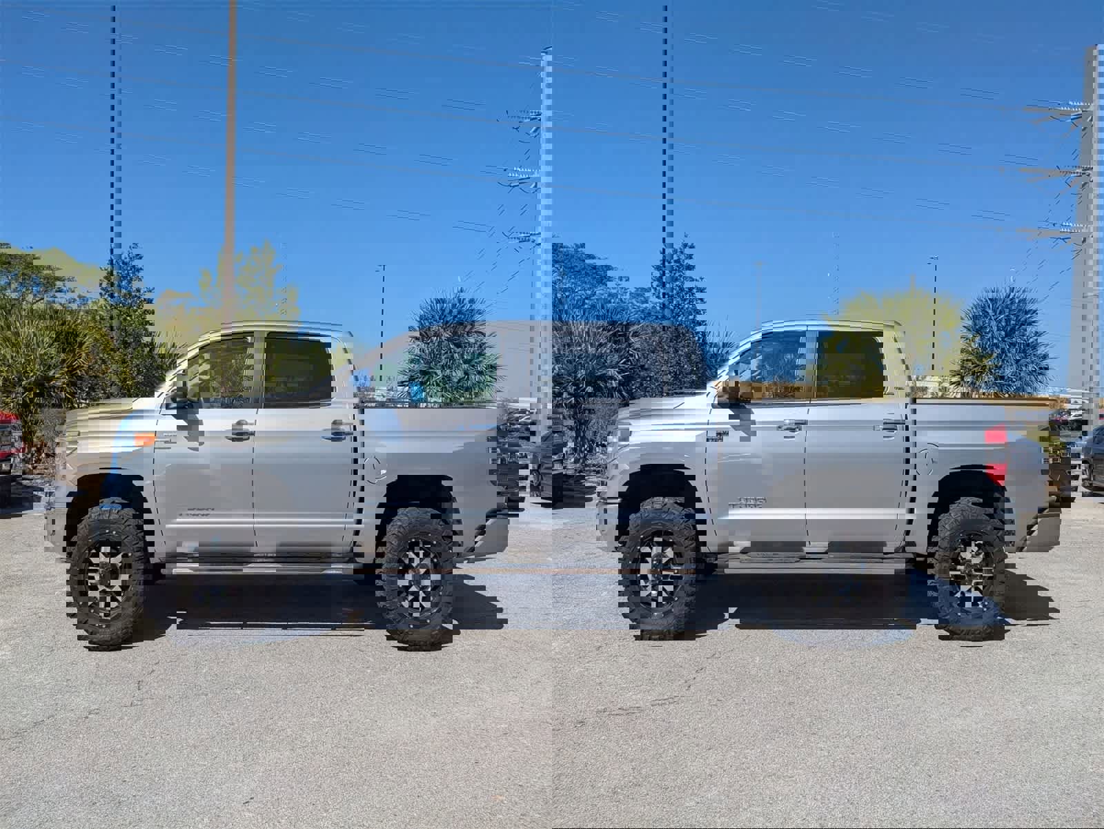 Used 2014 Toyota Tundra Limited w/ Limited Premium Package image 7