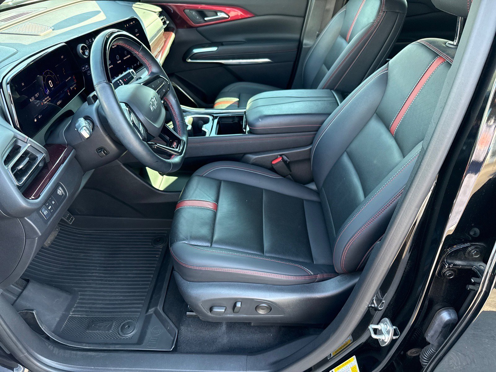 Used 2024 Chevrolet Traverse RS w/ LPO, Floor Liner Package FWD image 10
