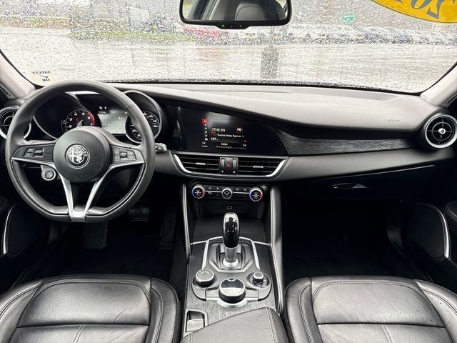 Used 2019 Alfa Romeo Giulia w/ Cold Weather Package RWD image 11