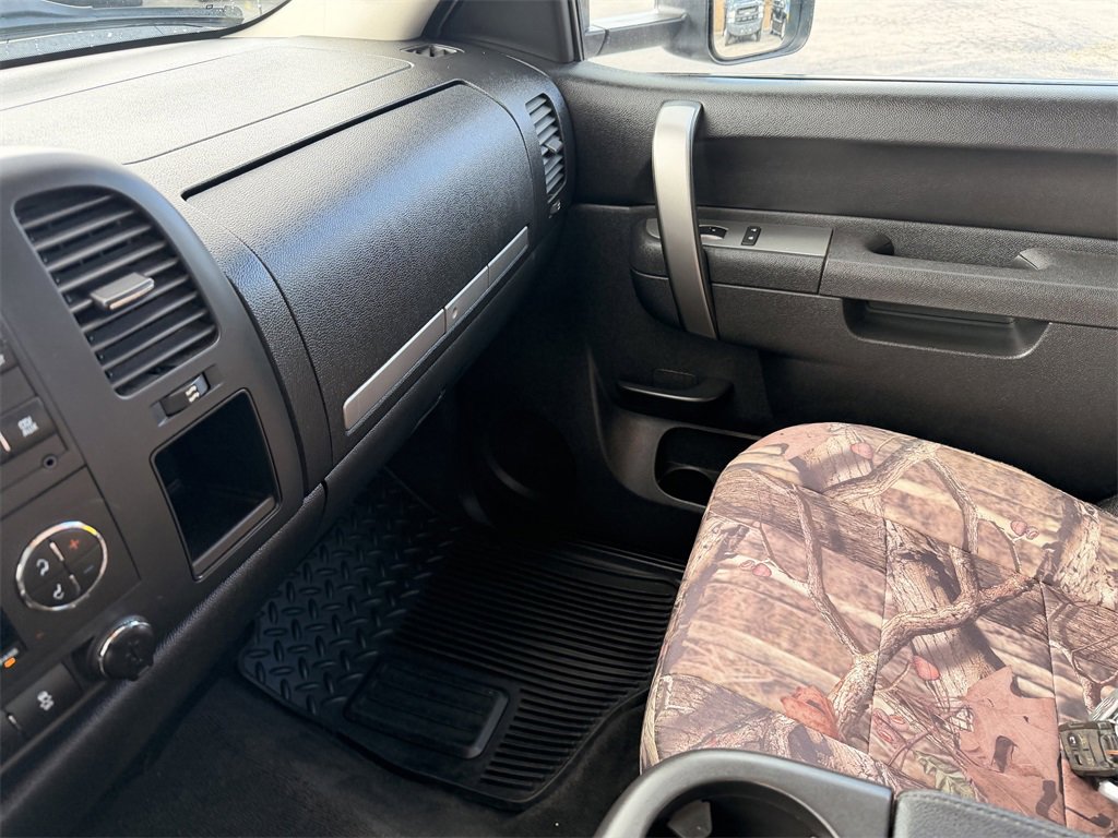 Used 2012 Chevrolet Silverado 2500 LT w/ Interior Plus Package image 17