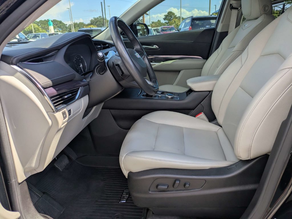 Used 2023 Cadillac XT4 Luxury FWD image 14