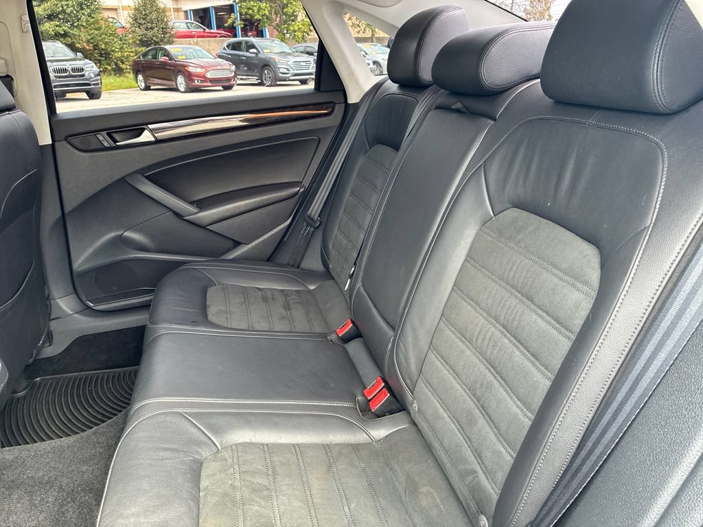Used 2015 Volkswagen Passat TDI SEL Premium FWD image 19