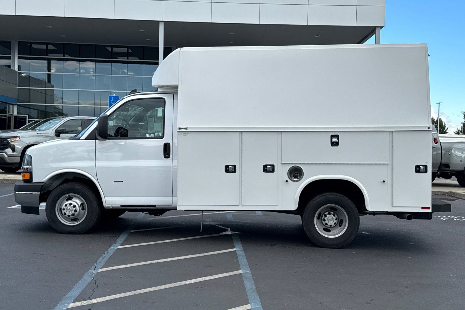 New 2024 Chevrolet Express 3500 w/ Power Convenience Package image 6