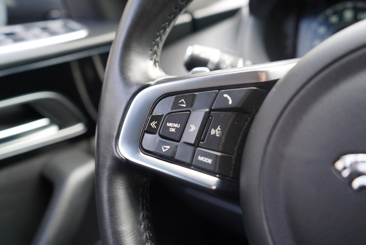 Used 2019 Jaguar F-PACE R-Sport image 35