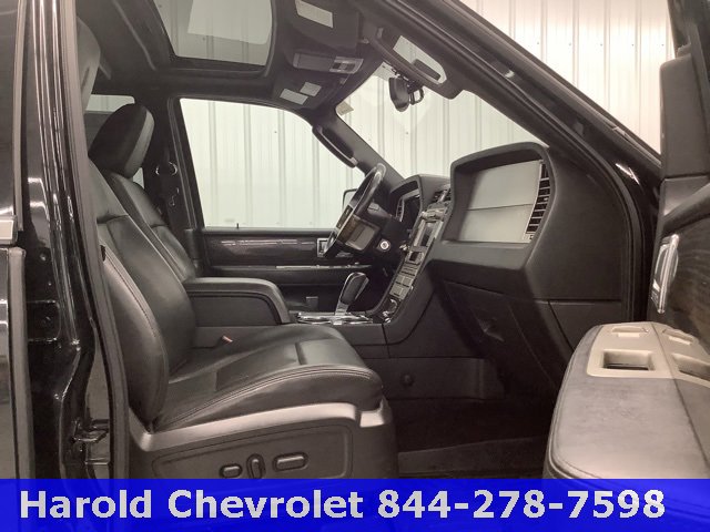 Used 2010 Lincoln Navigator L 4WD image 12