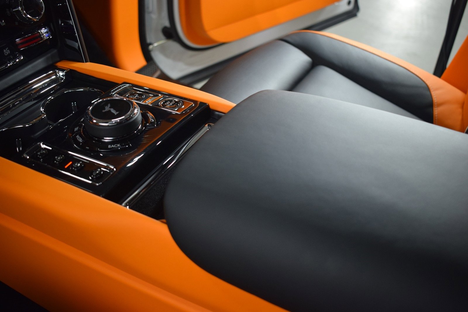 New 2026 Rolls-Royce Cullinan Black Badge image 36