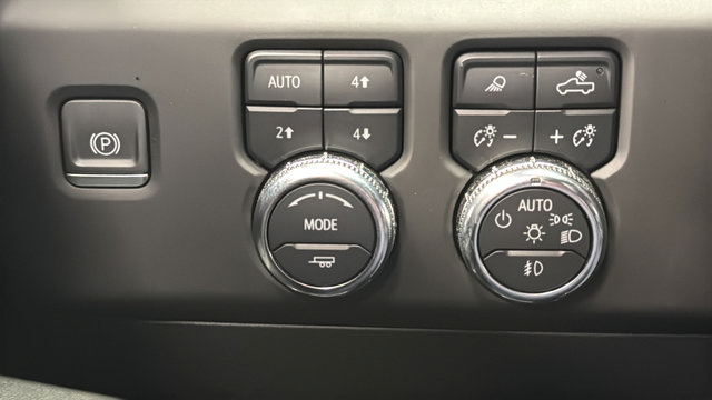 Used 2024 GMC Sierra 3500 AT4 w/ AT4 Premium Plus Package AWD/4WD image 33