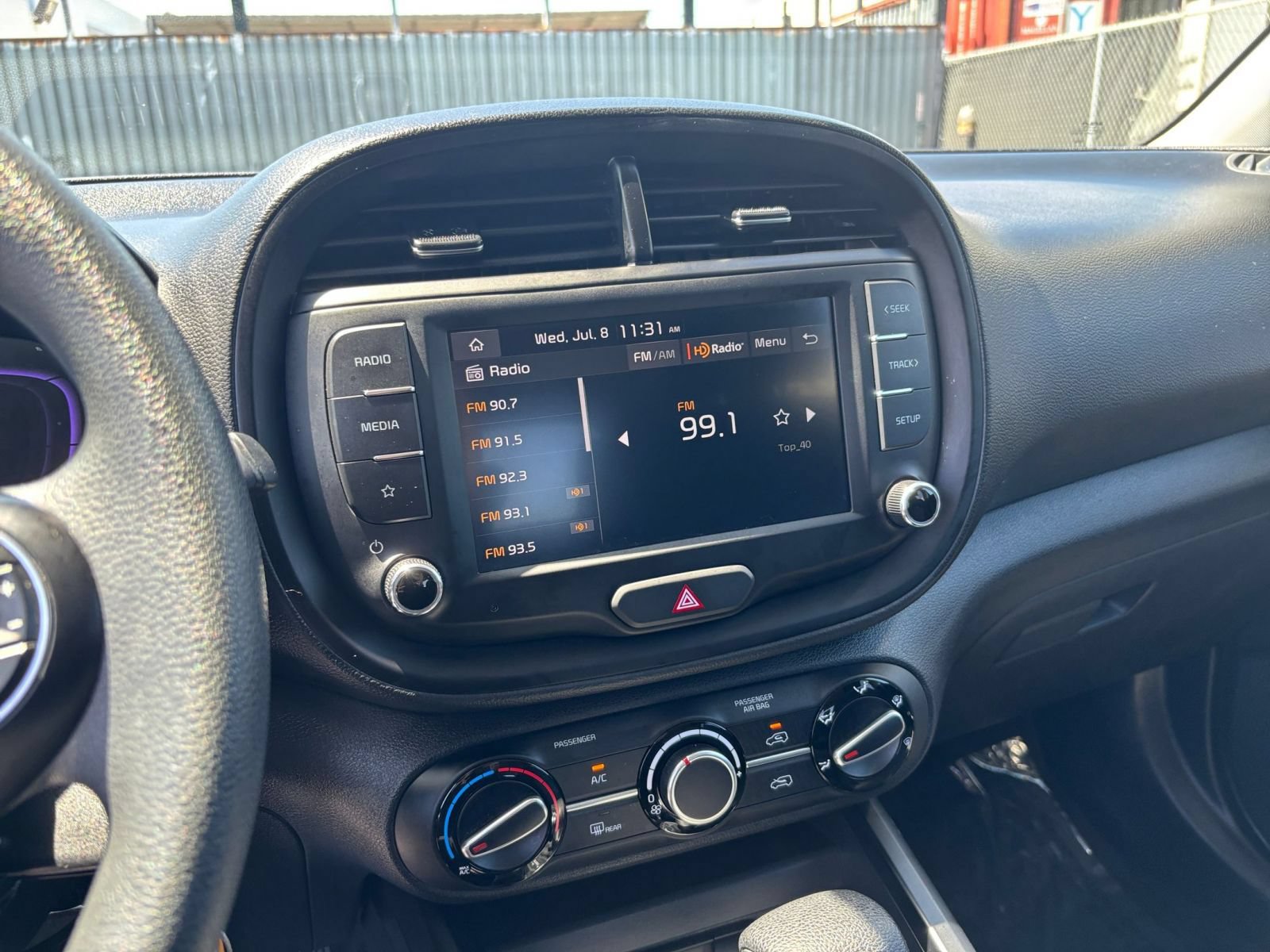 Used 2025 Kia Soul LX w/ LX Technology Package FWD image 17