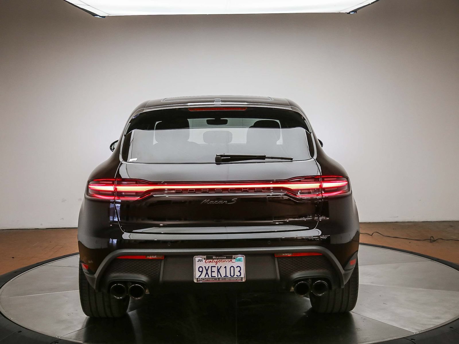 Certified 2025 Porsche Macan S AWD/4WD image 3