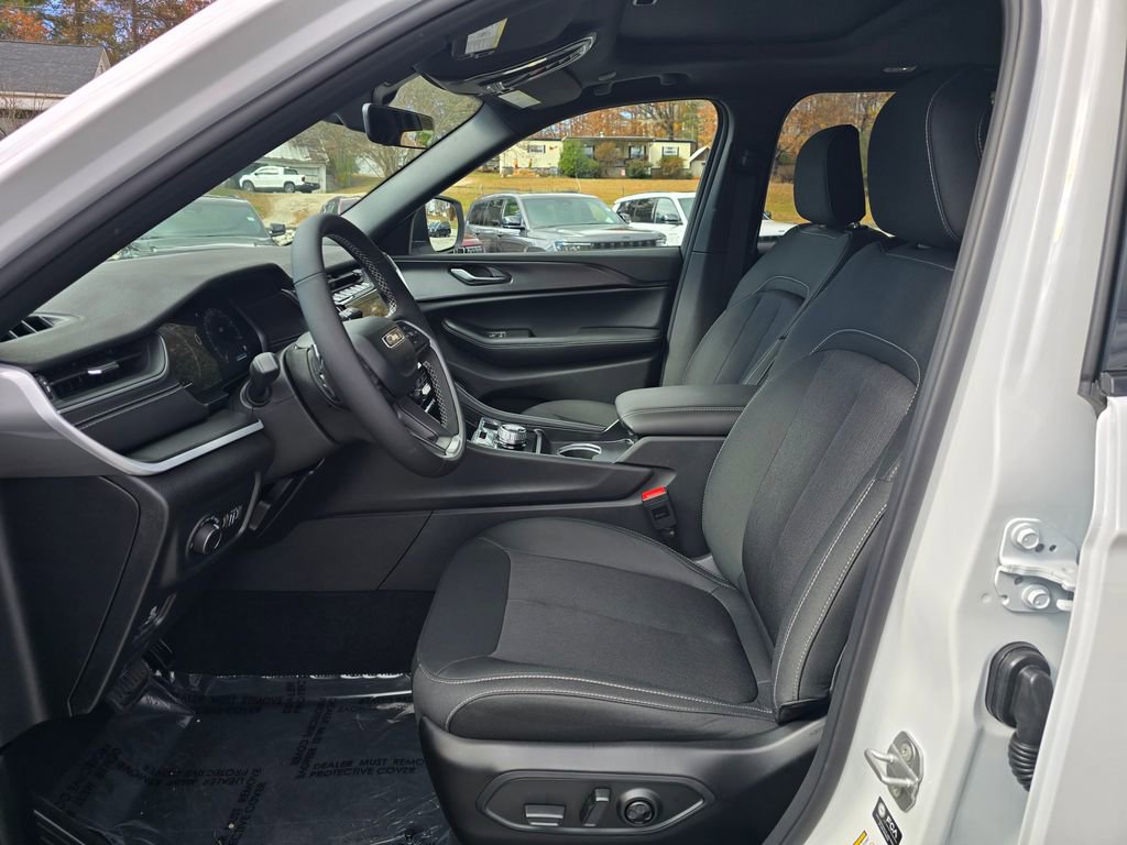 New 2025 Jeep Grand Cherokee Laredo X w/ Luxury Tech Group I image 6