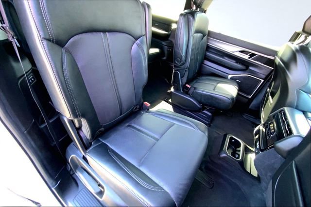 Used 2025 Jeep Wagoneer L Series II image 32